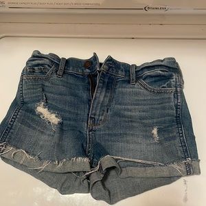 00 HOLLISTER jean shorts with paisley printed back pockets!! super cute😊